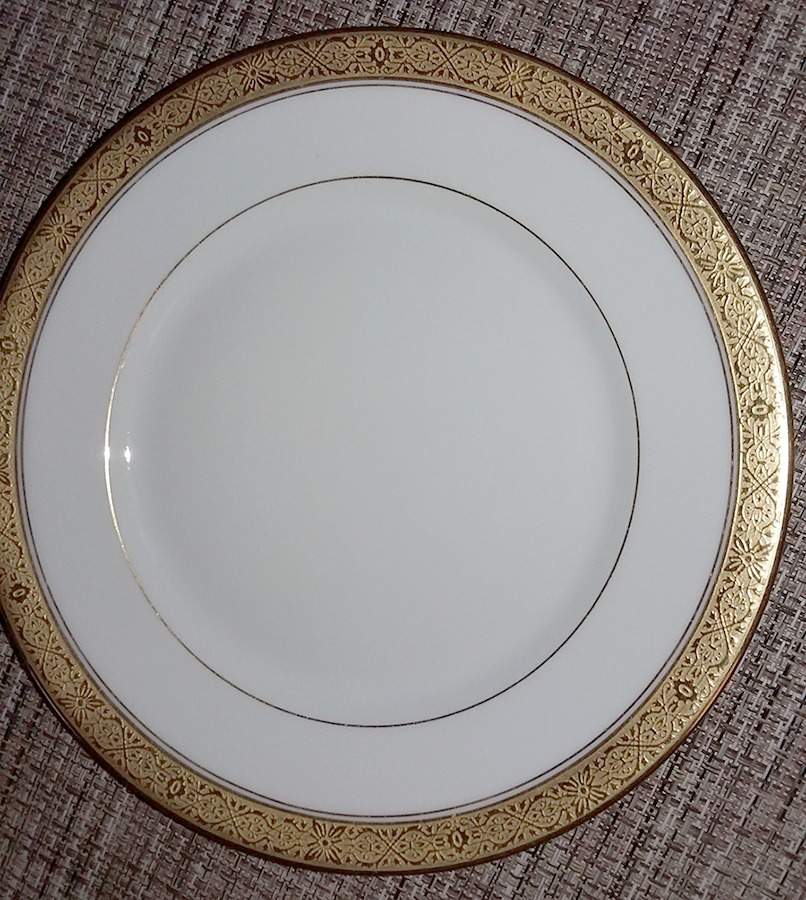 AHR204 Luncheon Plate by Charles Ahrenfeldt-1