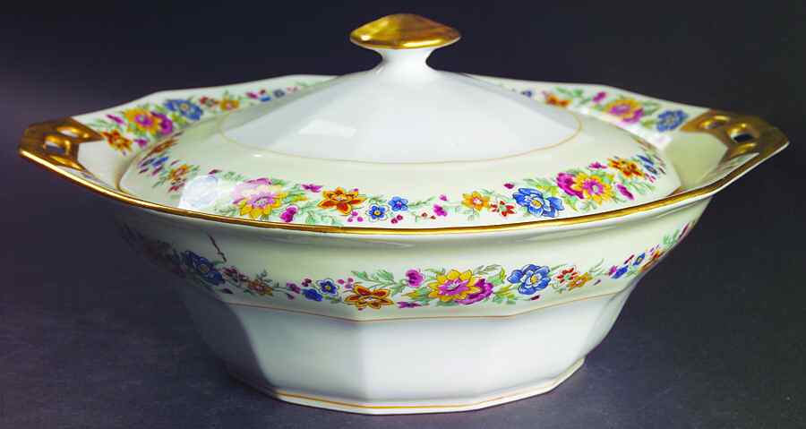 AHR26 Round Covered Vegetable by Charles Ahrenfeldt-1