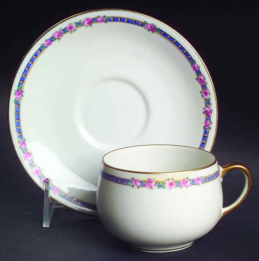 AHR6 Flat Cup & Saucer Set by Charles Ahrenfeldt-1
