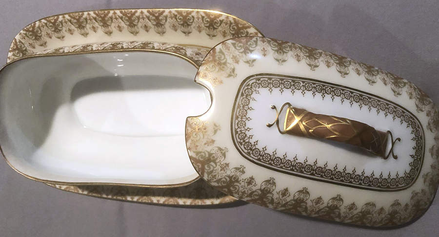 AHR92 Gravy Boat w/Attached Underplate & Lid by Charles Ahrenfeldt-1