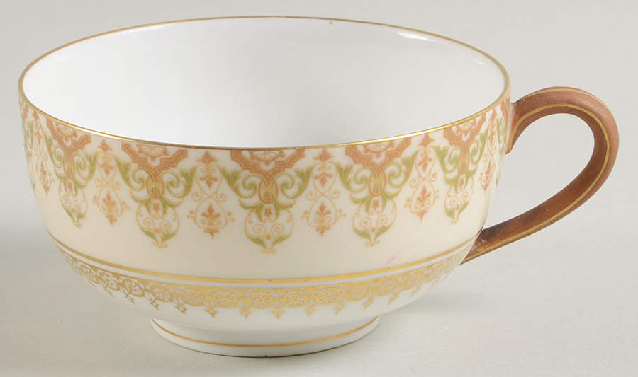 AHR92 Footed Cup by Charles Ahrenfeldt-1