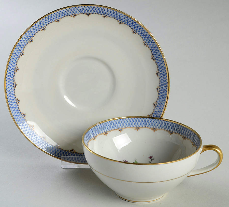 AHR93 Flat Cup & Saucer Set by Charles Ahrenfeldt-1