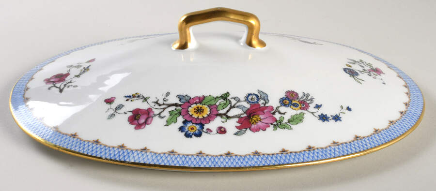 AHR93 Lid for Oval Vegetable by Charles Ahrenfeldt-1