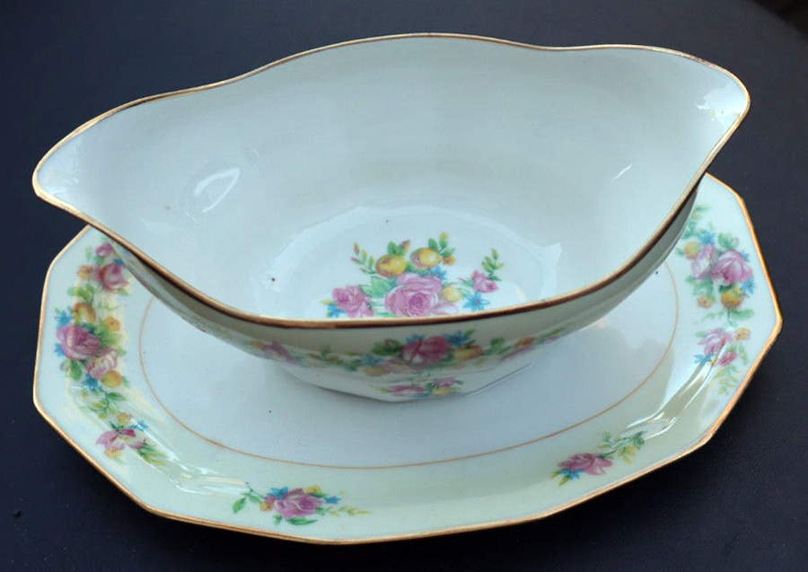 AHR94 Gravy Boat with Attached Underplate by Charles Ahrenfeldt-1