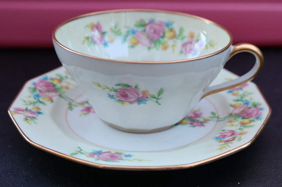 AHR94 Flat Cup & Saucer Set by Charles Ahrenfeldt-1