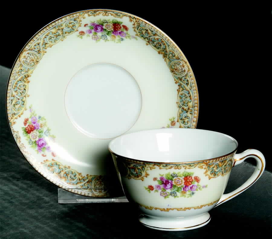 AIC1 Footed Cup & Saucer Set by Aichi-1