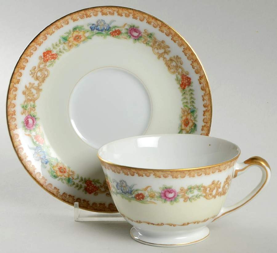 AIC4 Footed Cup & Saucer Set by Aichi-1