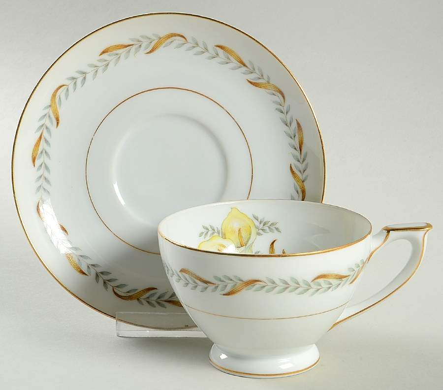 Valdivia Footed Cup & Saucer Set by Aichi-1