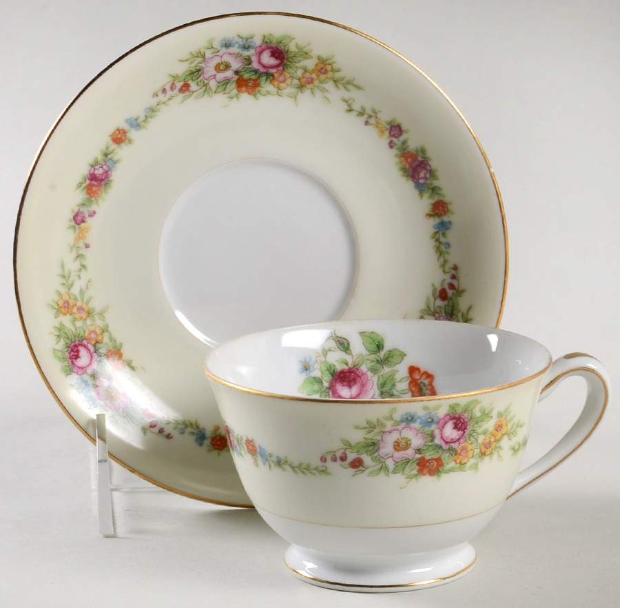 AIC7 Footed Cup & Saucer Set by Aichi-1