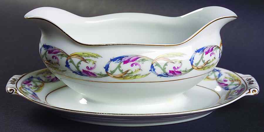 Acanthus Gravy Boat with Attached Underplate by Aladdin-1