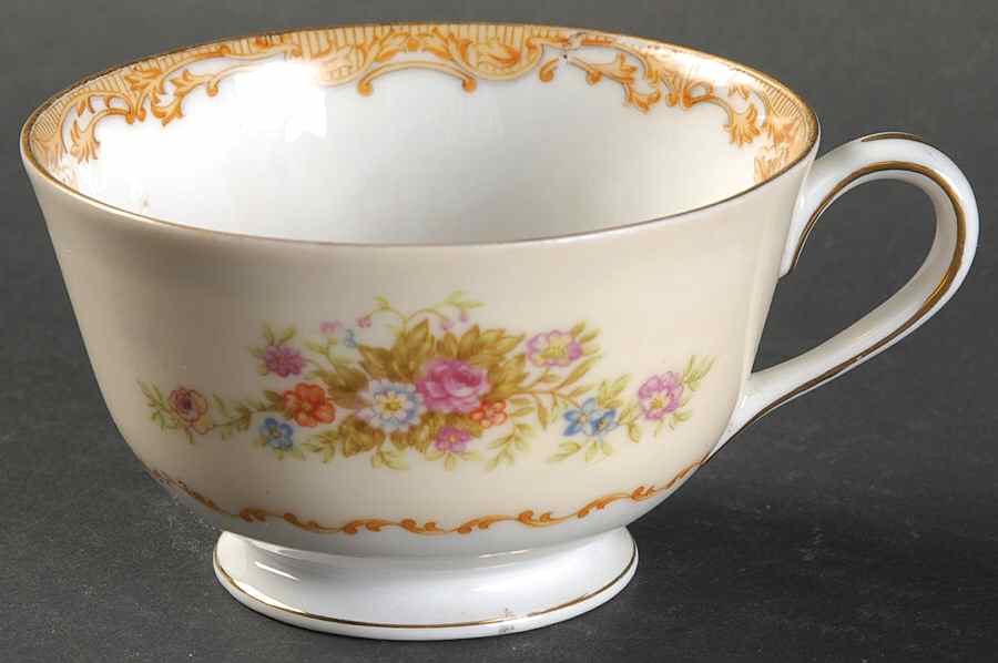 Coronet Footed Cup by Aladdin-1