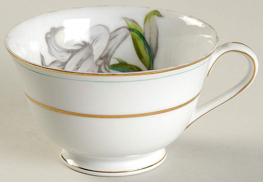 Donna Lily Footed Cup by Aladdin-1