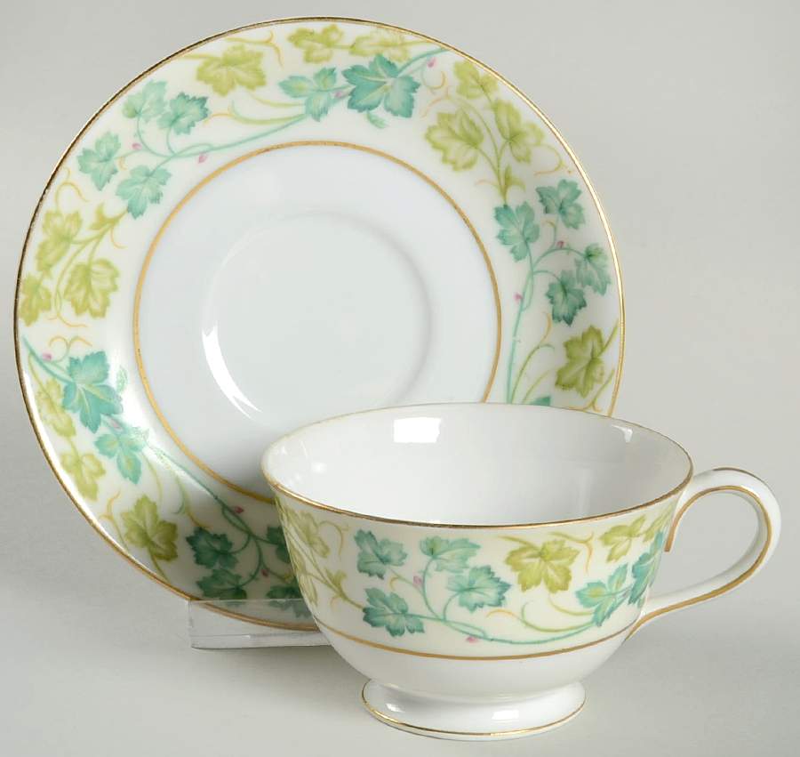 Vineland Footed Cup & Saucer Set by Aladdin-1