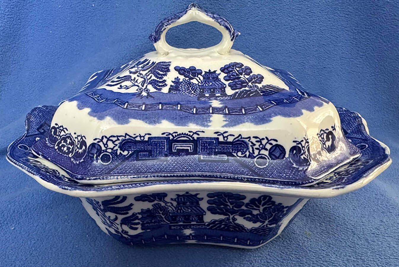 Willow Blue (Smooth) Oval Covered Vegetable by Allerton's-1