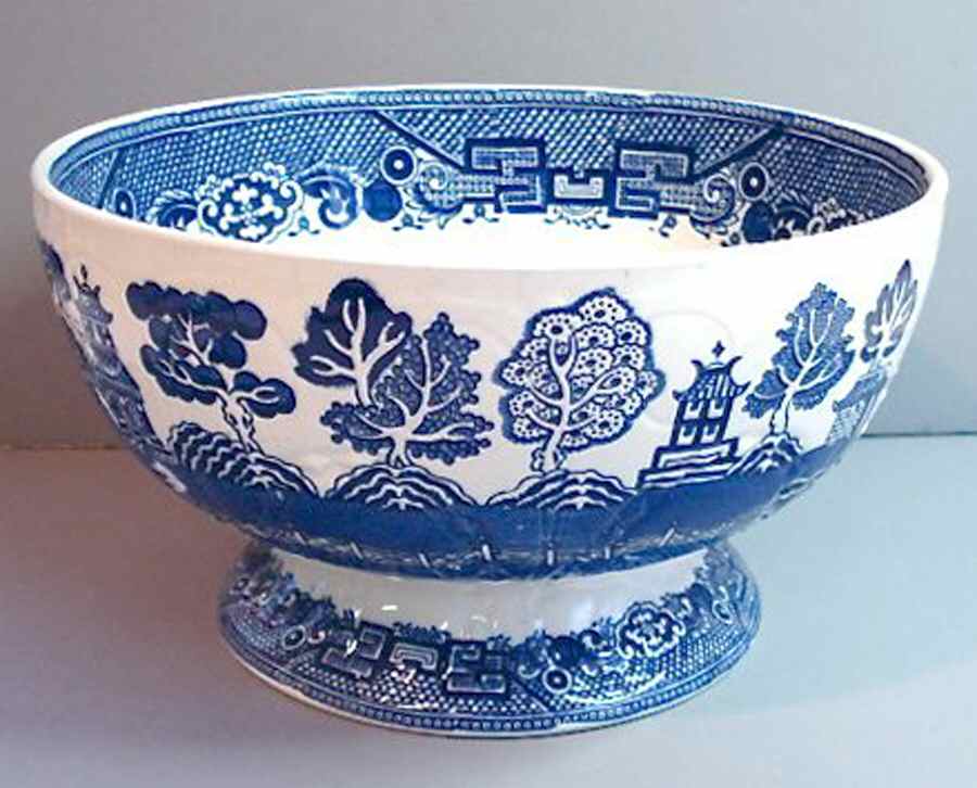 Willow Blue (Smooth) 9" Large Fruit Bowl by Allerton's-1