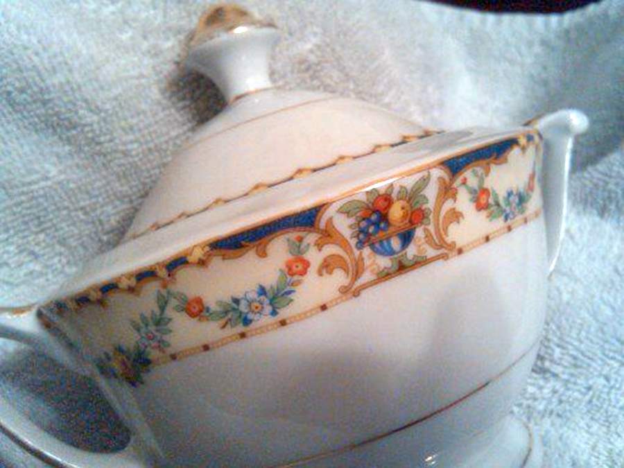 ALT41 Sugar Bowl & Lid by Altrohlau-1
