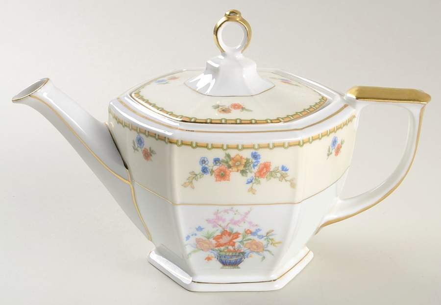 Diana Teapot & Lid by Altrohlau-1