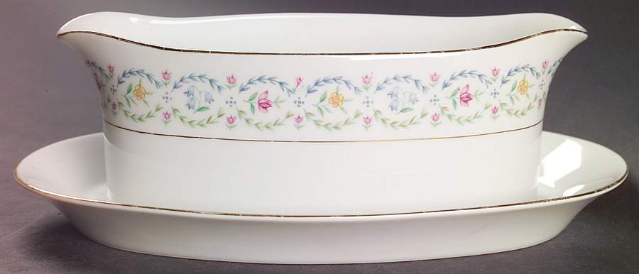 Dubarry Gravy Boat with Attached Underplate by Amcrest-1