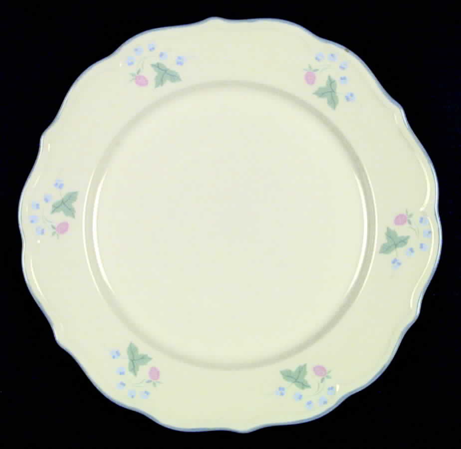Auntie Em Dinner Plate by Anchor Hocking-1