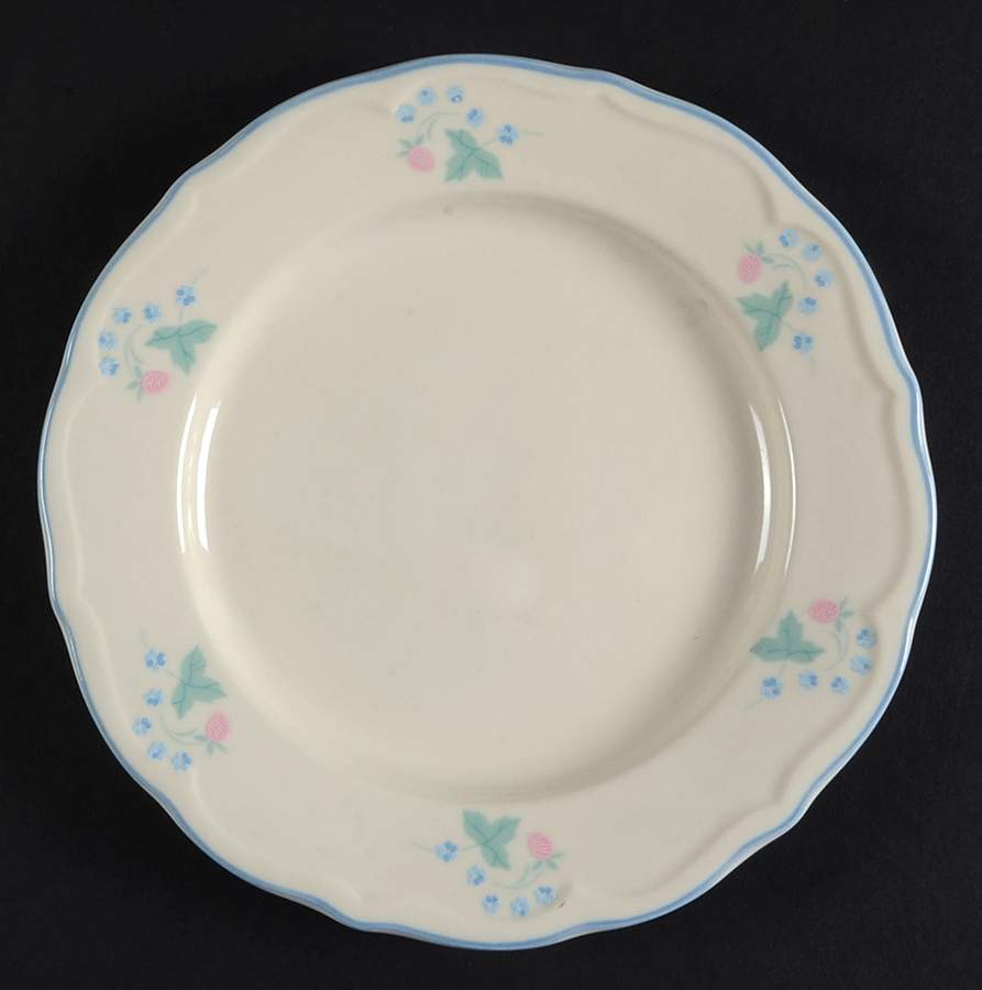 Auntie Em Salad Plate by Anchor Hocking-1