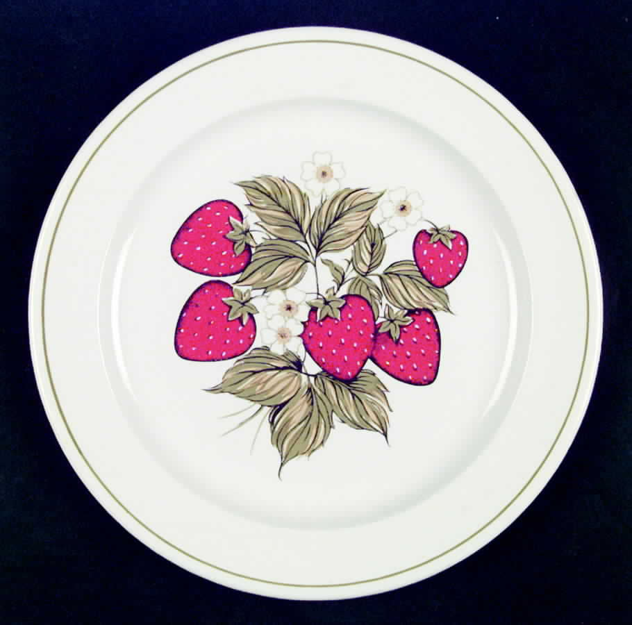 Berry Patch Dinner Plate by Anchor Hocking-1