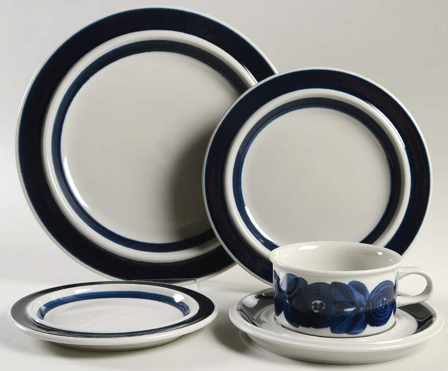 Anemone Blue 40 Piece Estate Set by Arabia of Finland-1