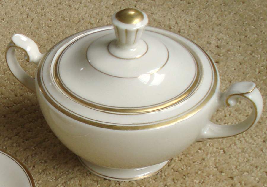 ARA18 Sugar Bowl & Lid by Arabia of Finland-1