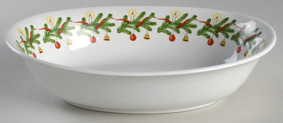 Christmas Wreath 9" Oval Vegetable Bowl by Arabia of Finland-1