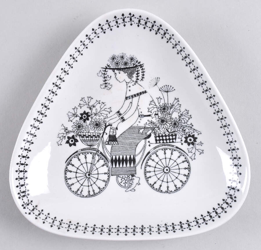 Emilia 6" Triangular Tray by Arabia of Finland-1