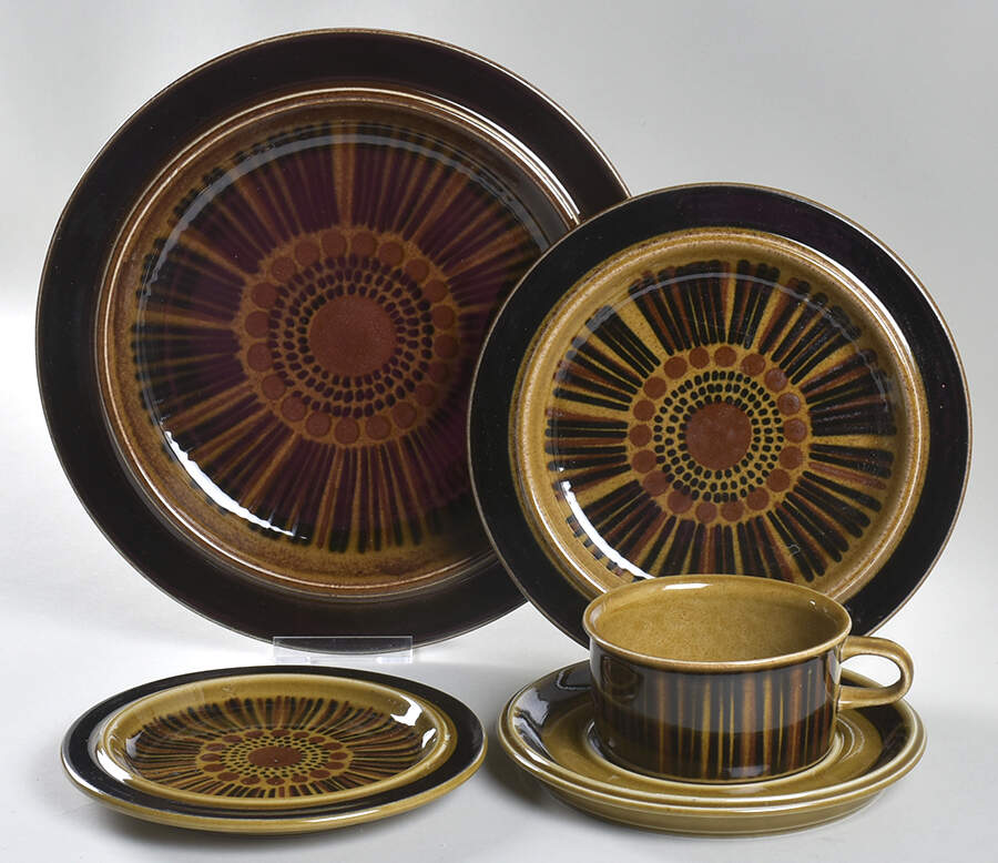 Kosmos 5 Piece Place Setting by Arabia of Finland-1