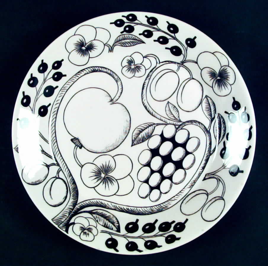 Paratiisi Black Dinner Plate by Arabia of Finland-1