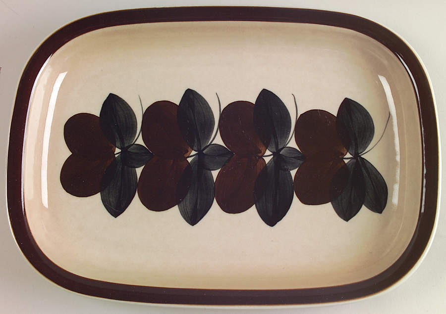 Ruija Troubadour 13" Oval Serving Platter by Arabia of Finland-1