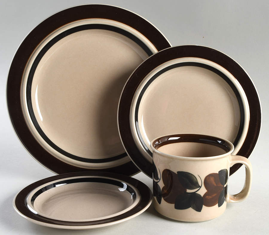 Ruija Troubadour 4 Piece Place Setting by Arabia of Finland-1