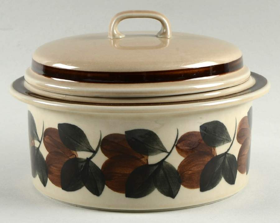 Ruija Troubadour 2 Qt Round Covered Casserole by Arabia of Finland-1