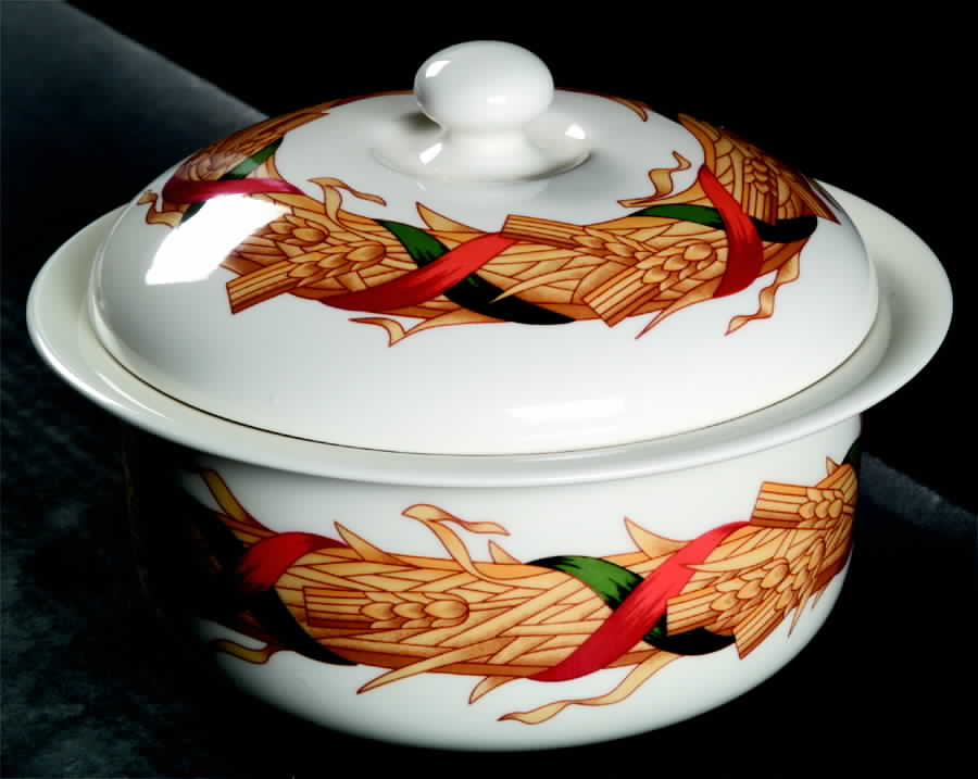 Santa Arctica 1.5 Qt Round Covered Casserole by Arabia of Finland-1