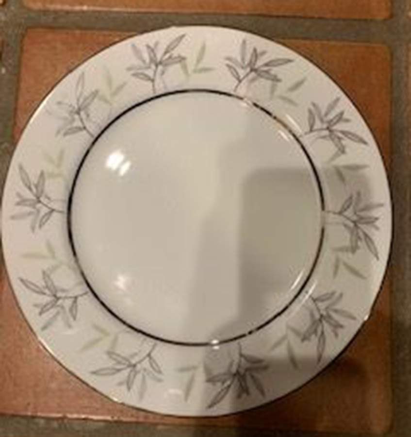 Ambassador Dinner Plate by Arlen-1