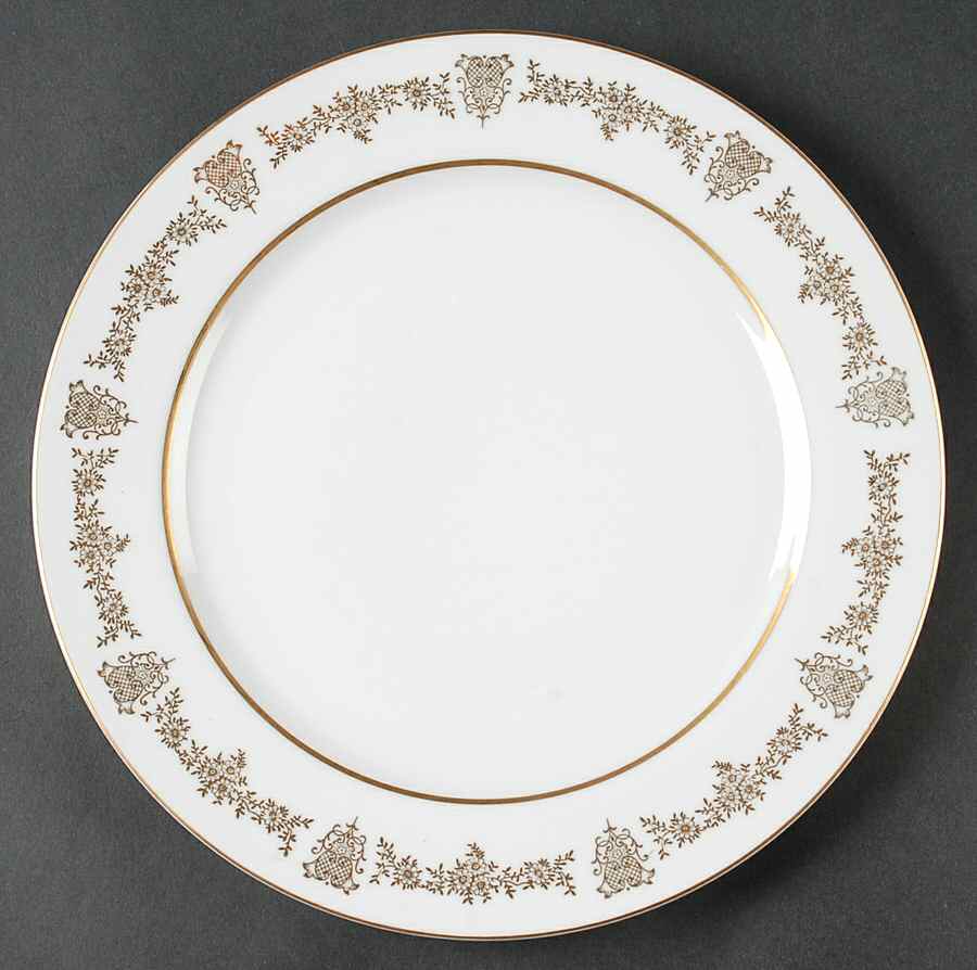 Buckingham Dinner Plate by Arlen-1
