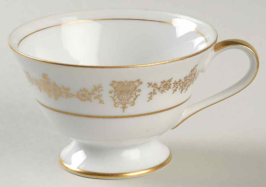 Buckingham Footed Cup by Arlen-1