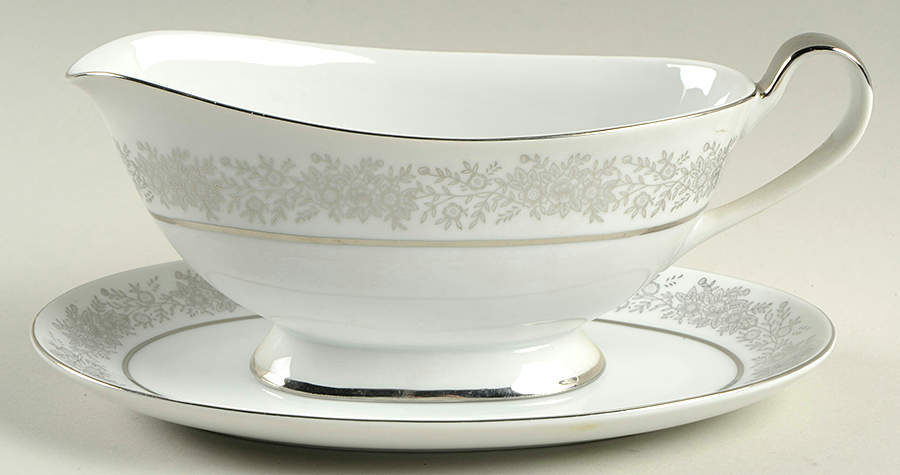 Filigree Gravy Boat & Underplate by Arlen-1