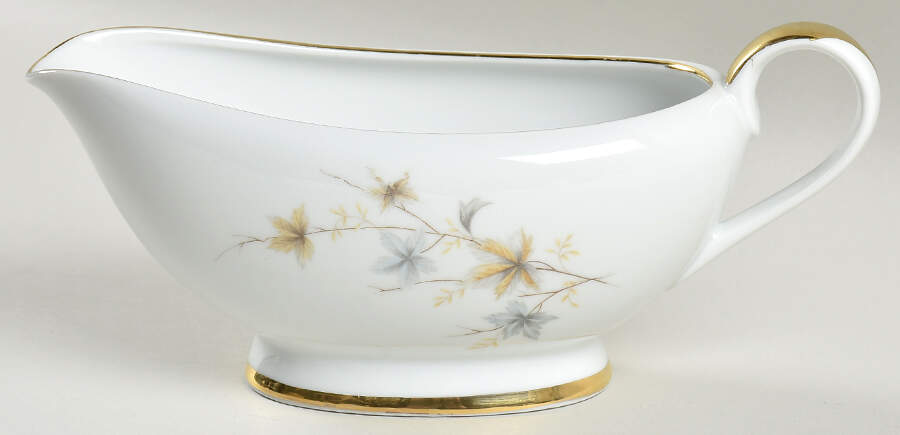 Maple Leaf Gravy Boat by Arlen-1