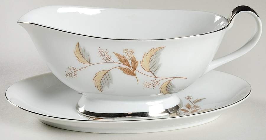 Oak Leaf Gravy Boat & Underplate by Arlen-1