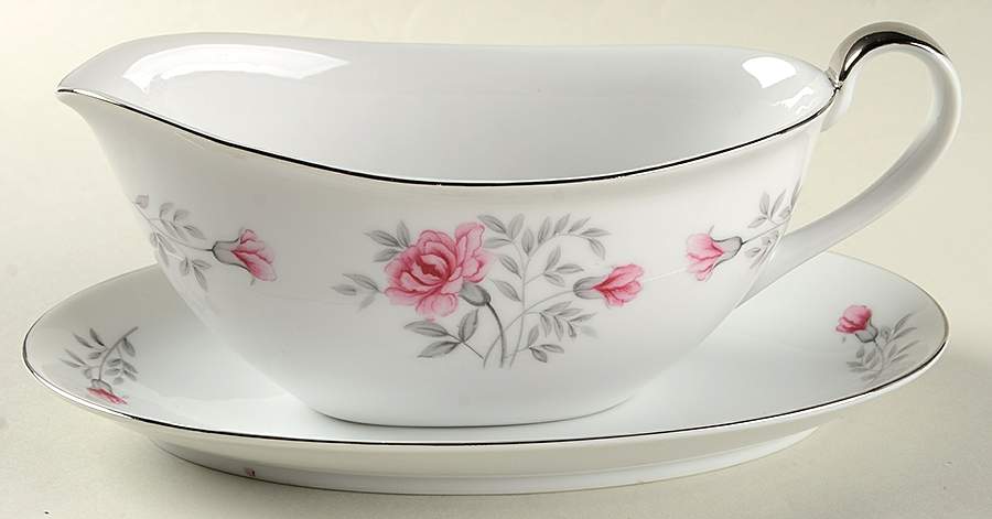 Petite Gravy Boat & Underplate by Arlen-1