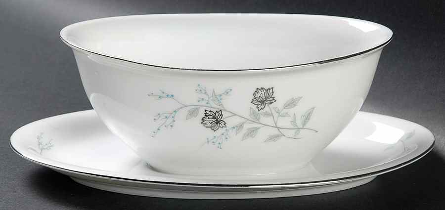 Platina Gravy Boat with Attached Underplate by Arlen-1
