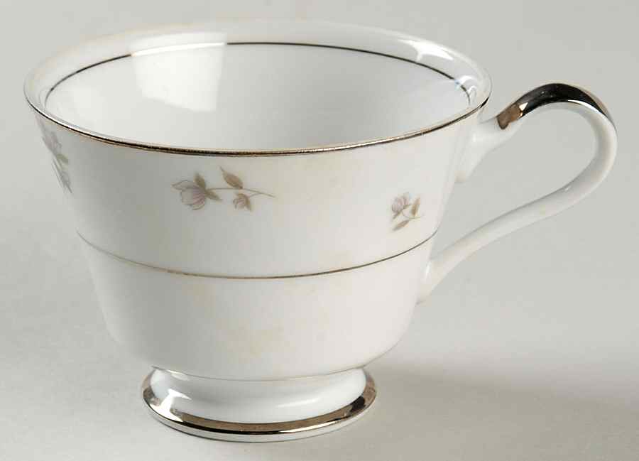 Prelude Footed Cup by Arlen-1