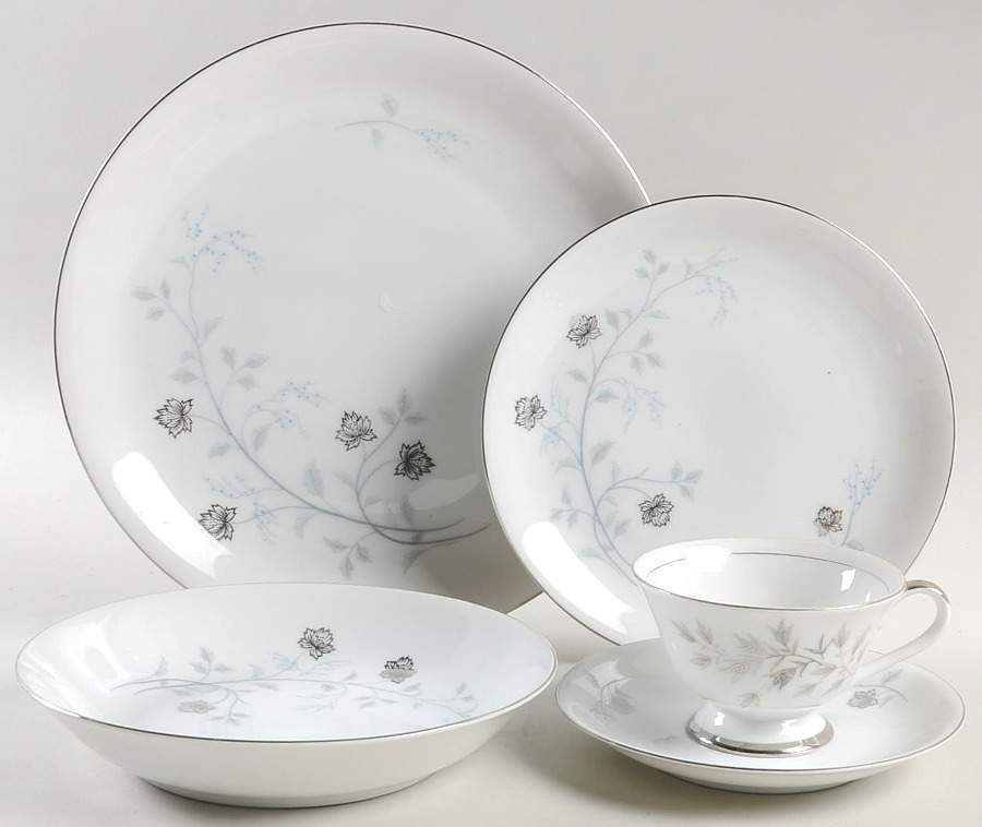 Silver Spray 5 Piece Place Setting by Arlen-1