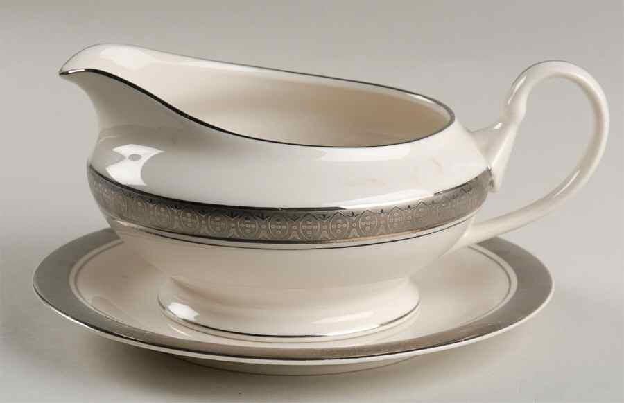 Grand President Gravy Boat & Underplate by American Royalty-1