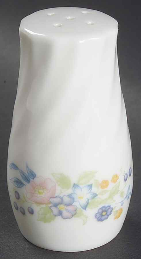 Victoria Pepper Shaker by Arcopal-1