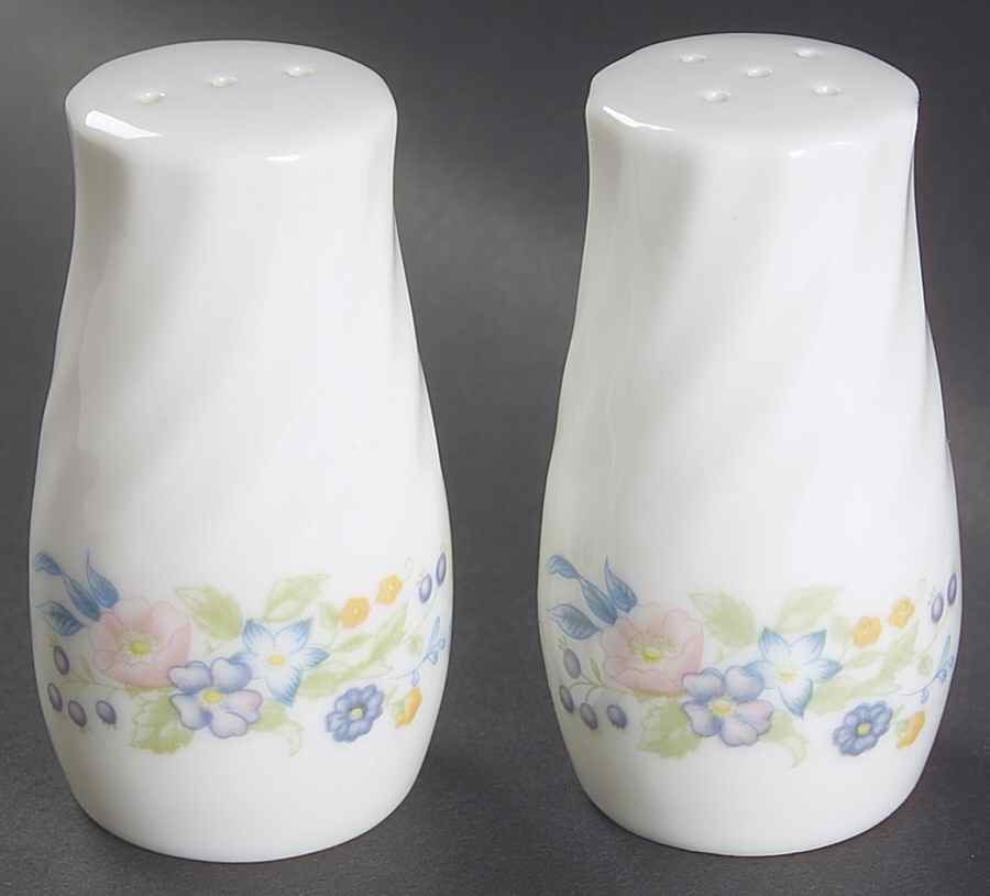 Victoria Salt & Pepper Set by Arcopal-1