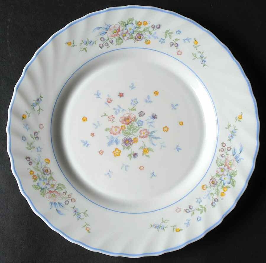 Victoria Luncheon Plate by Arcopal-1