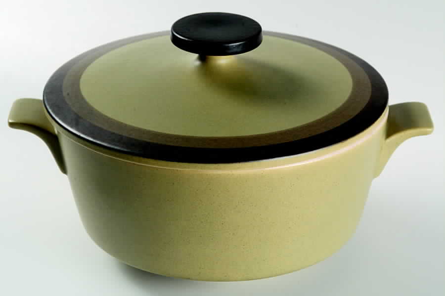 Apache Gold 2 Qt Round Covered Casserole by Arrowstone-1